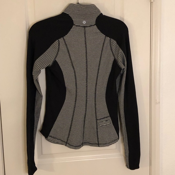 Lululemon Run U-Turn Pullover Reflective Classic Stripe Long Sleeves Top - Picture 11 of 15